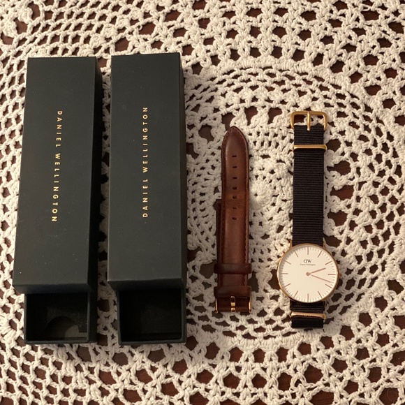 Rose Gold Daniel Wellington Watch - Picture 1 of 3